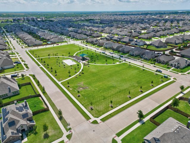 499 Washington Avenue, Waxahachie, TX 75165