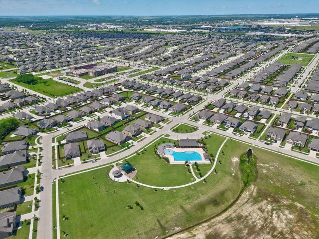 499 Washington Avenue, Waxahachie, TX 75165