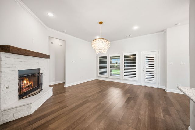 499 Washington Avenue, Waxahachie, TX 75165