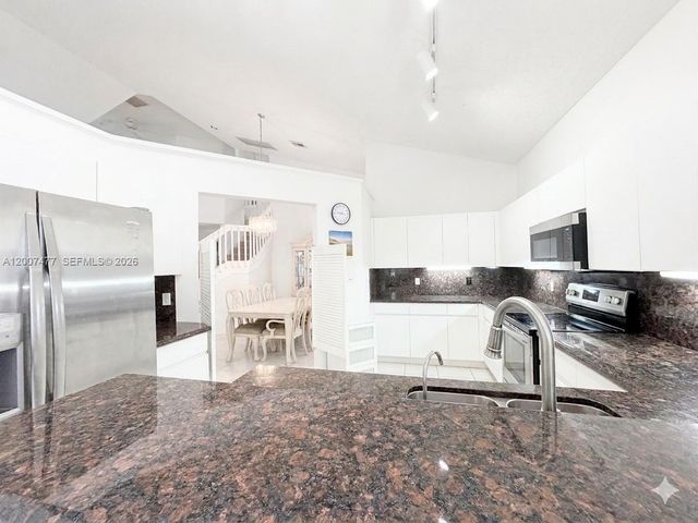 1510 W Lacosta Drive W, Pembroke Pines, FL 33027