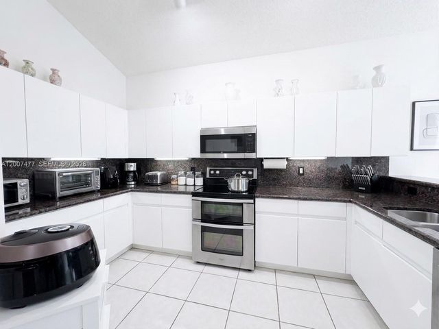 1510 W Lacosta Drive W, Pembroke Pines, FL 33027
