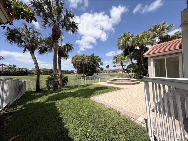 1510 W Lacosta Drive W, Pembroke Pines, FL 33027