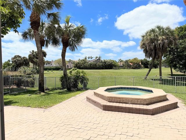 1510 W Lacosta Drive W, Pembroke Pines, FL 33027