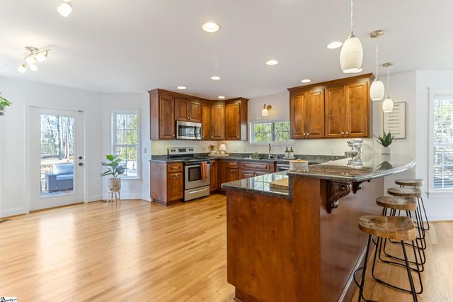 102 W Peninsula Drive, Laurens, SC 29360