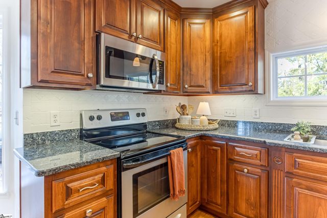 102 W Peninsula Drive, Laurens, SC 29360