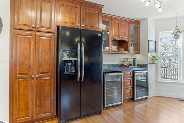 102 W Peninsula Drive, Laurens, SC 29360