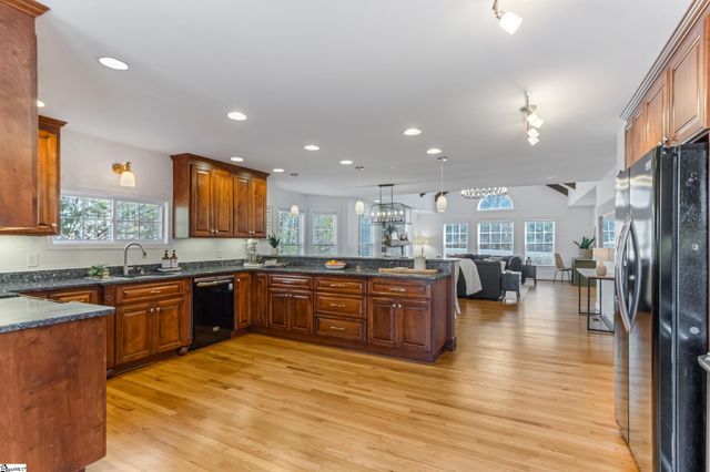 102 W Peninsula Drive, Laurens, SC 29360