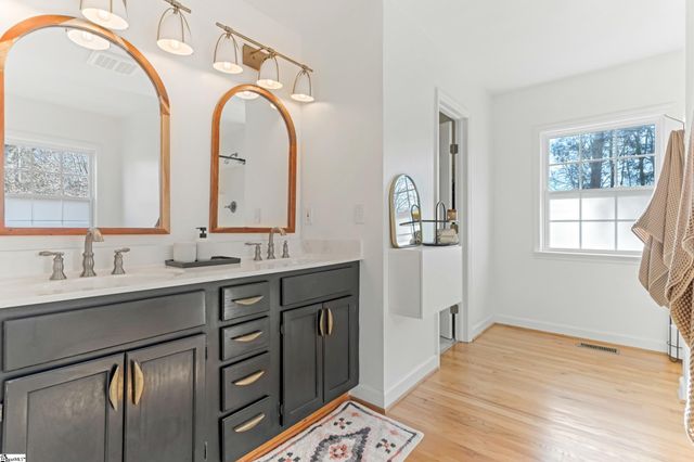 102 W Peninsula Drive, Laurens, SC 29360