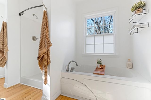 102 W Peninsula Drive, Laurens, SC 29360