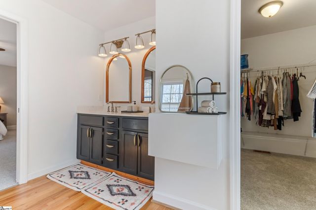 102 W Peninsula Drive, Laurens, SC 29360