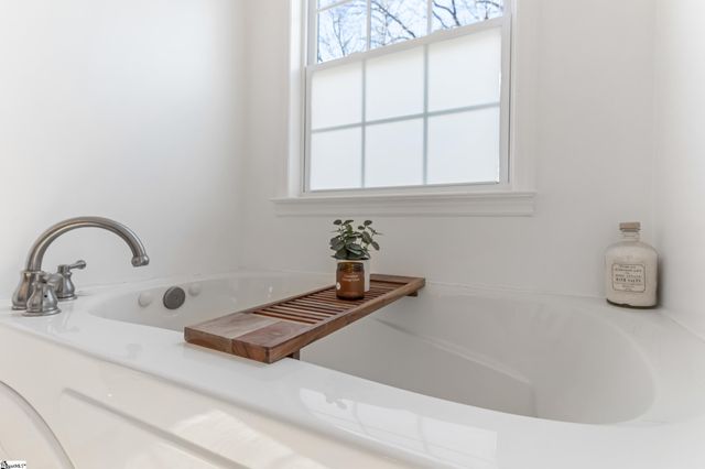 102 W Peninsula Drive, Laurens, SC 29360