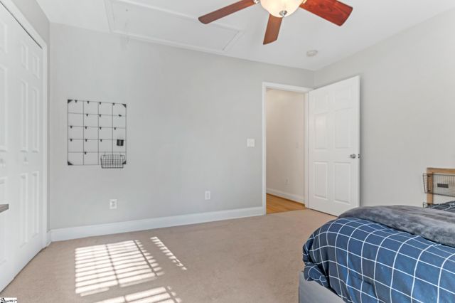 102 W Peninsula Drive, Laurens, SC 29360