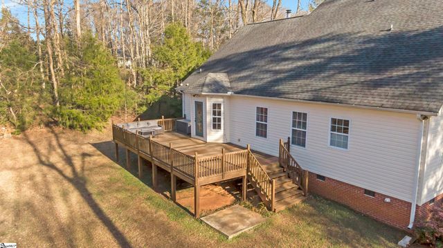 102 W Peninsula Drive, Laurens, SC 29360