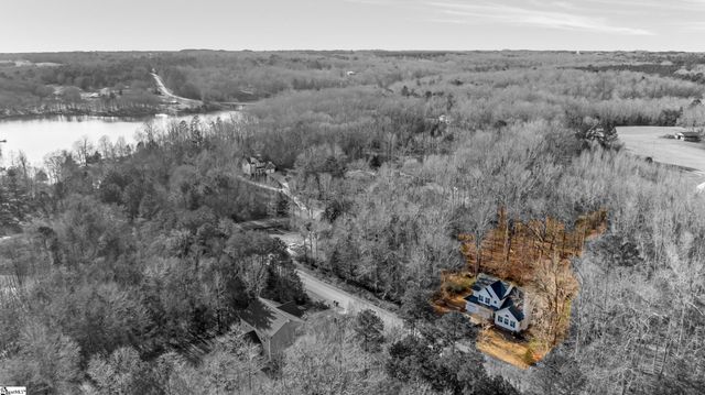 102 W Peninsula Drive, Laurens, SC 29360