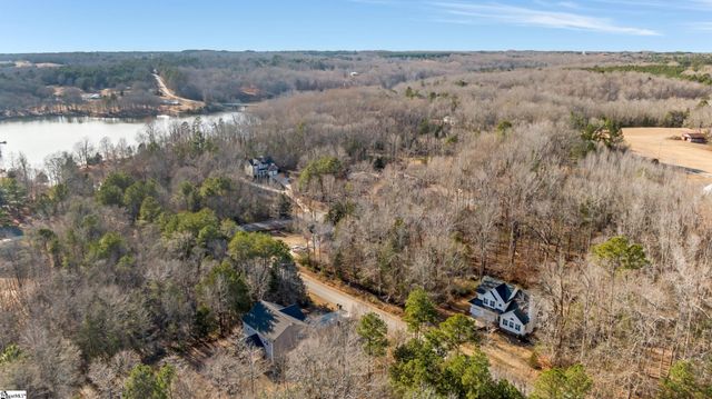 102 W Peninsula Drive, Laurens, SC 29360