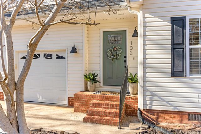 102 W Peninsula Drive, Laurens, SC 29360