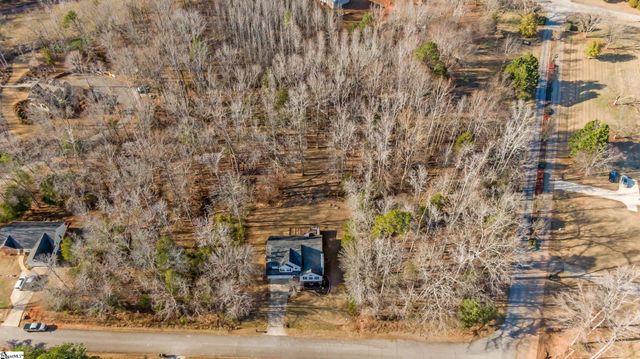 102 W Peninsula Drive, Laurens, SC 29360