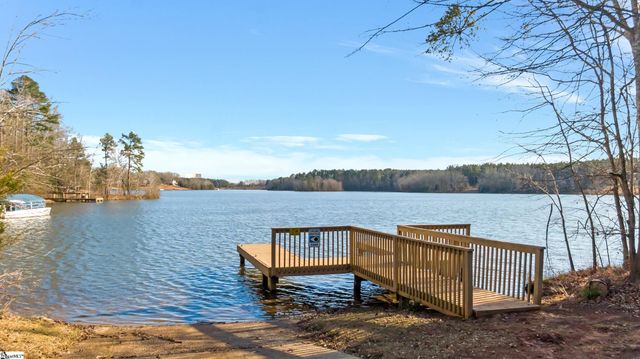 102 W Peninsula Drive, Laurens, SC 29360