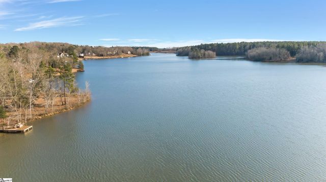 102 W Peninsula Drive, Laurens, SC 29360