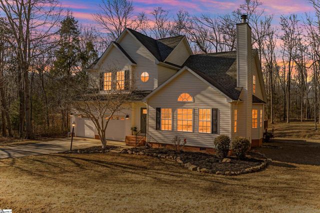 102 W Peninsula Drive, Laurens, SC 29360