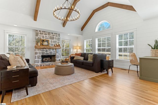 102 W Peninsula Drive, Laurens, SC 29360