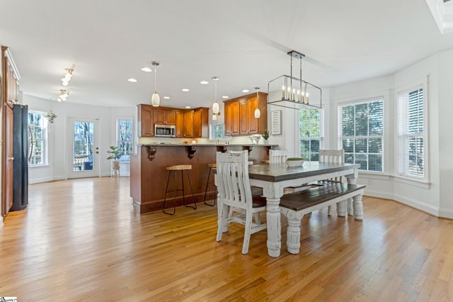 102 W Peninsula Drive, Laurens, SC 29360