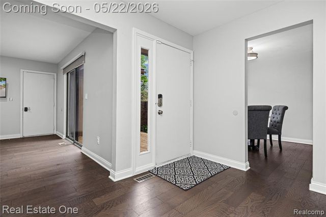 5345 Wright Way, West Bloomfield, MI 48322