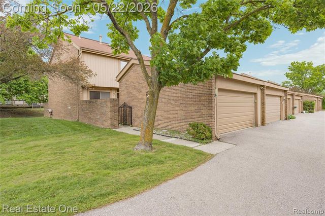 5345 Wright Way, West Bloomfield, MI 48322