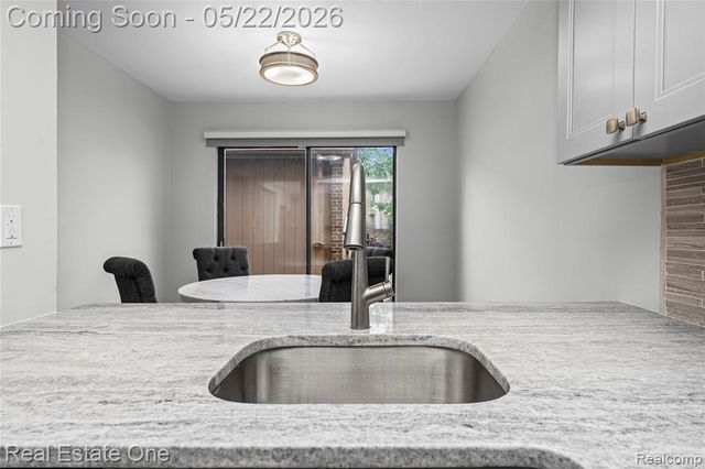 5345 Wright Way, West Bloomfield, MI 48322