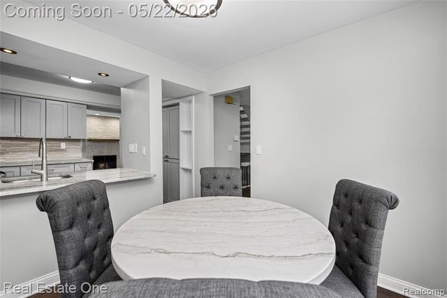 5345 Wright Way, West Bloomfield, MI 48322