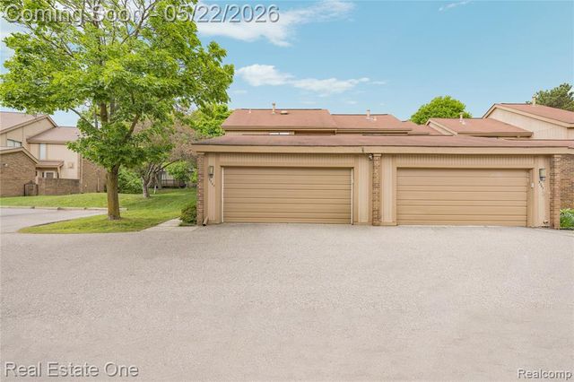 5345 Wright Way, West Bloomfield, MI 48322
