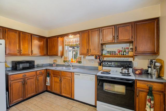 39 PRESCOTT Road, Raymond, NH 03077