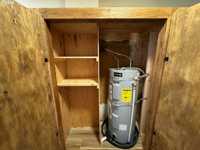 506 W CLARK St, Medford, OR 97501