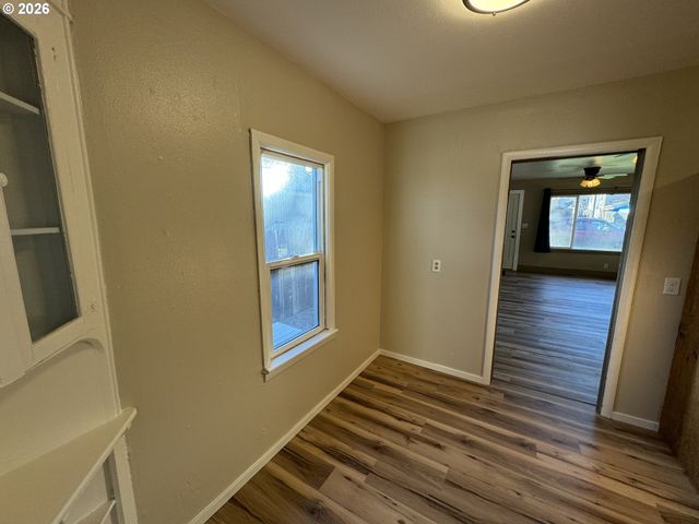 506 W CLARK St, Medford, OR 97501