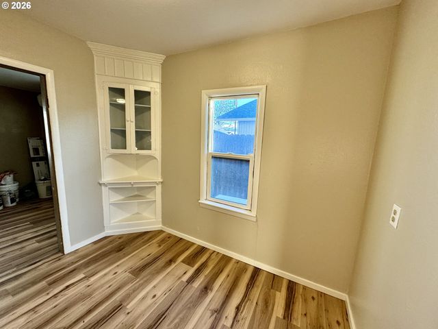 506 W CLARK St, Medford, OR 97501