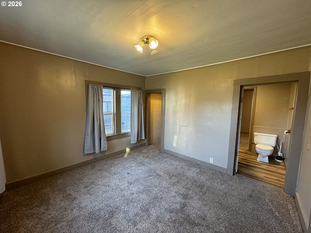 506 W CLARK St, Medford, OR 97501