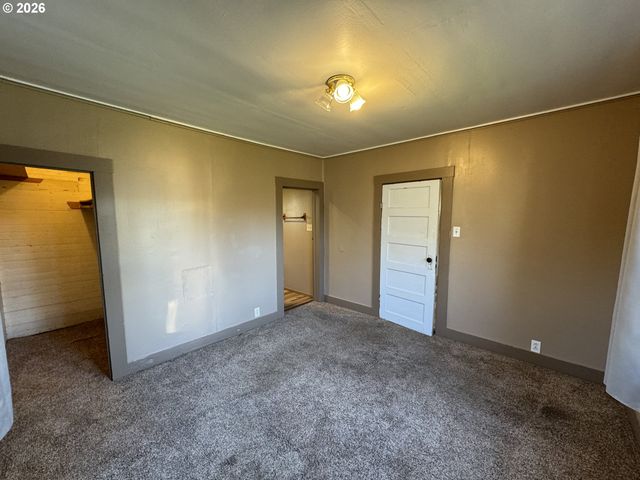 506 W CLARK St, Medford, OR 97501