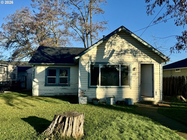 506 W CLARK St, Medford, OR 97501