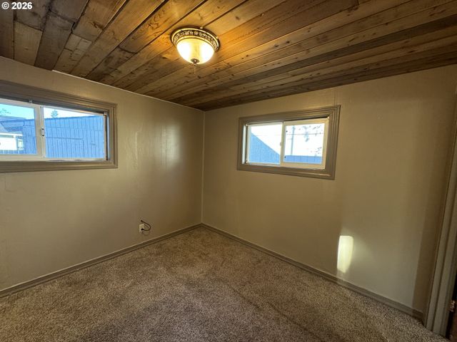 506 W CLARK St, Medford, OR 97501