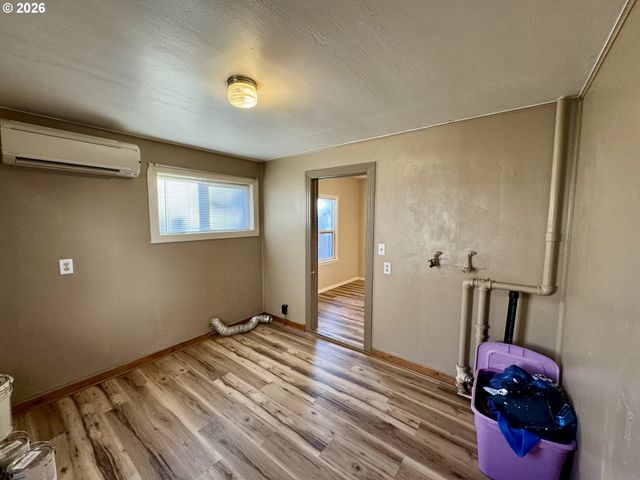 506 W CLARK St, Medford, OR 97501