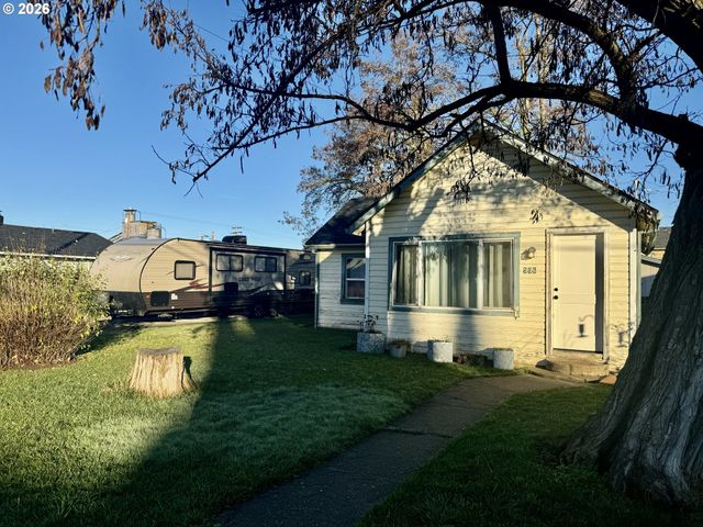 506 W CLARK St, Medford, OR 97501