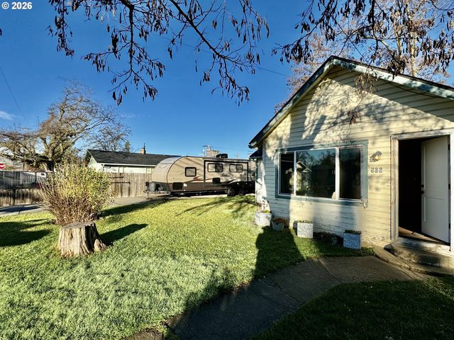 506 W CLARK St, Medford, OR 97501