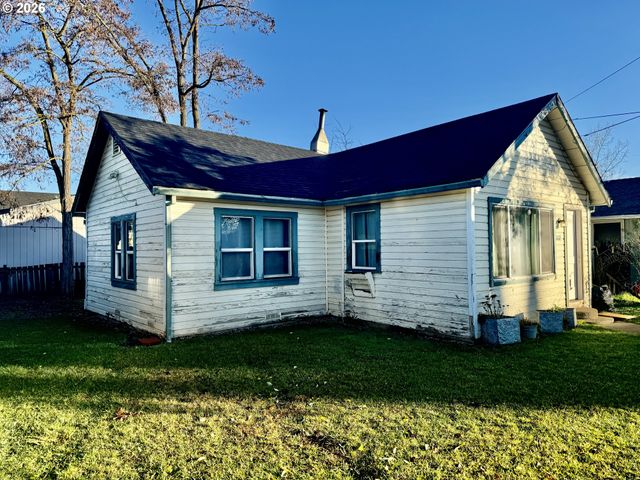 506 W CLARK St, Medford, OR 97501