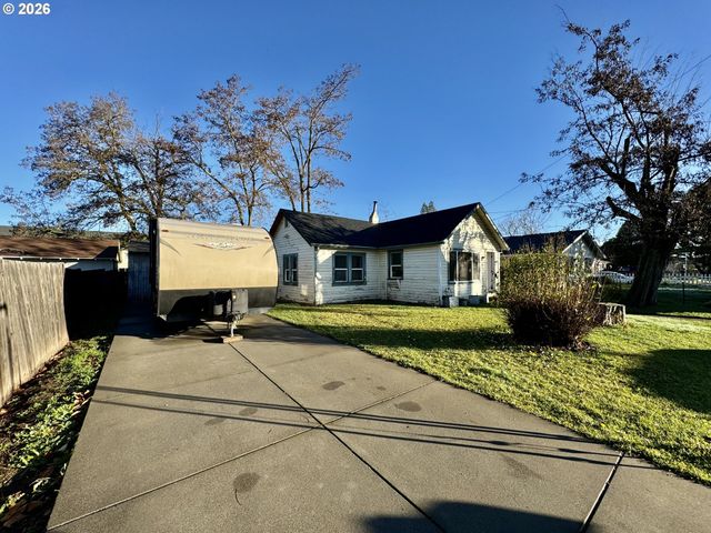 506 W CLARK St, Medford, OR 97501