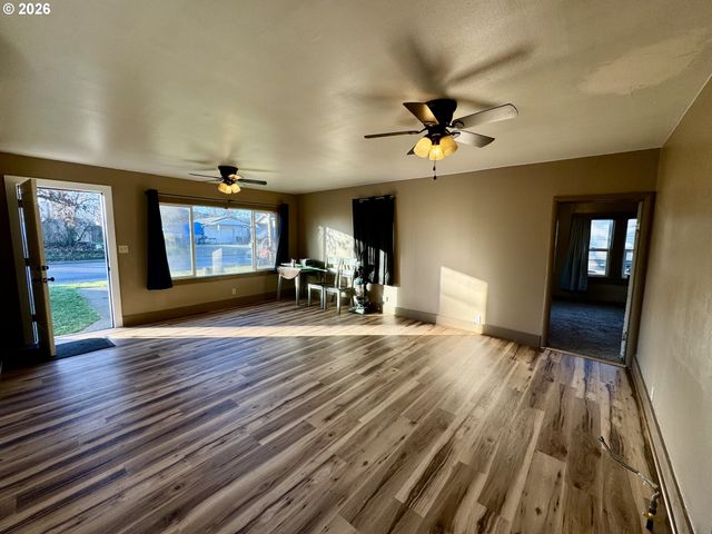 506 W CLARK St, Medford, OR 97501