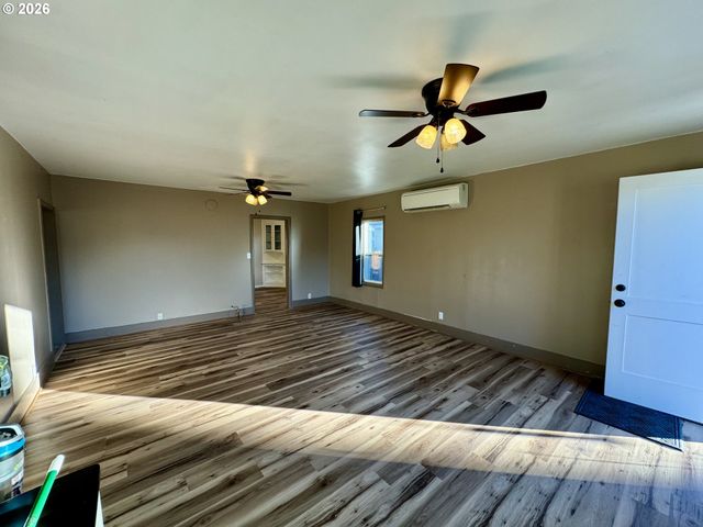 506 W CLARK St, Medford, OR 97501