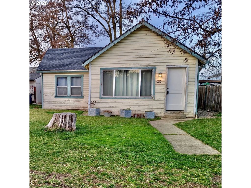 506 W CLARK St, Medford, OR 97501