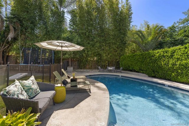 2521 Sarbonne Dr, Oceanside, CA 92054