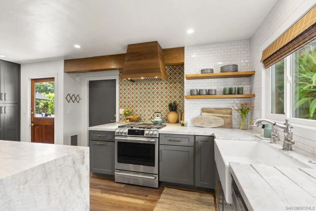 2521 Sarbonne Dr, Oceanside, CA 92054