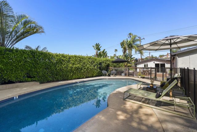 2521 Sarbonne Dr, Oceanside, CA 92054